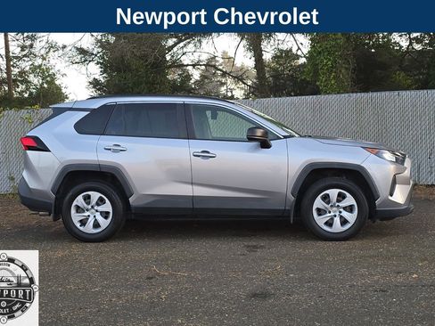 Used 2020 Toyota RAV4 LE image 3