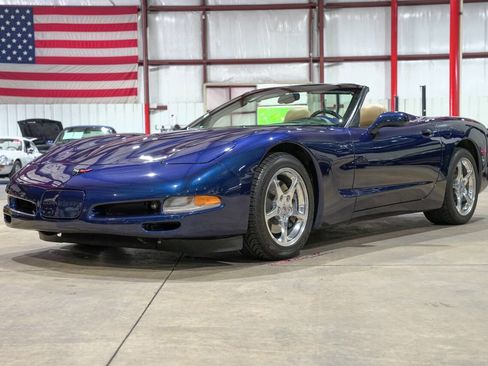 Used 2000 Chevrolet Corvette Convertible w/ Memory Pkg RWD image 1