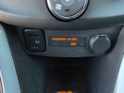 Used 2022 Chevrolet Trax LT w/ LT Convenience Package image 28