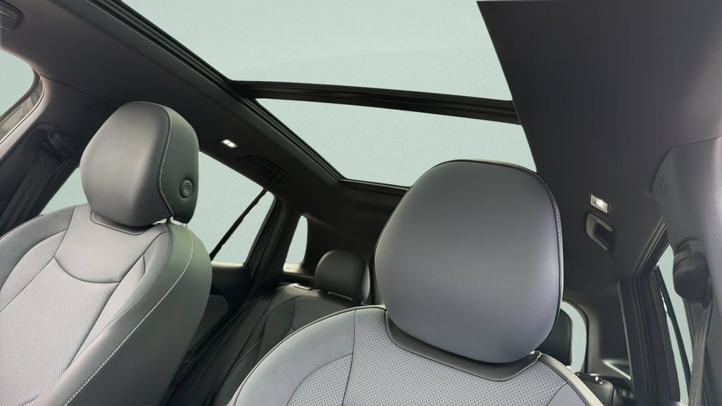 New 2026 Volkswagen Tiguan SE R-Line FWD image 17