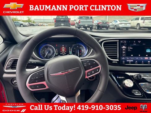 Used 2025 Chrysler Pacifica Select FWD image 14