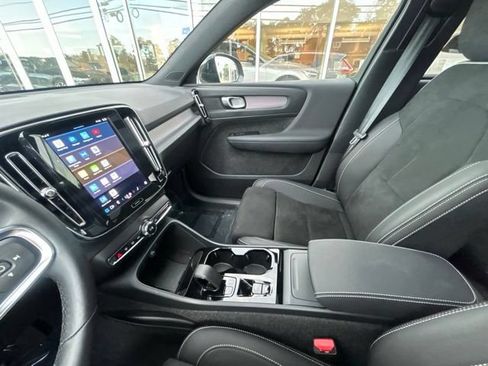 Certified 2025 Volvo XC40 B5 Plus AWD/4WD image 23