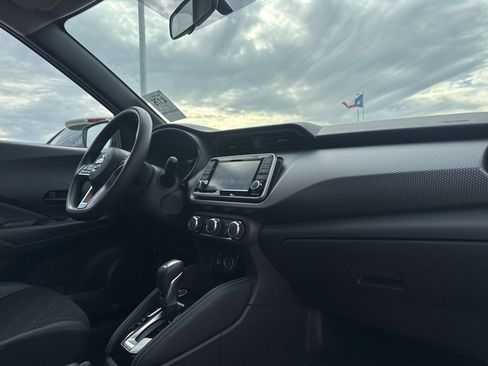 Certified 2019 Nissan Kicks S w/ Exterior Electronics Package image 10