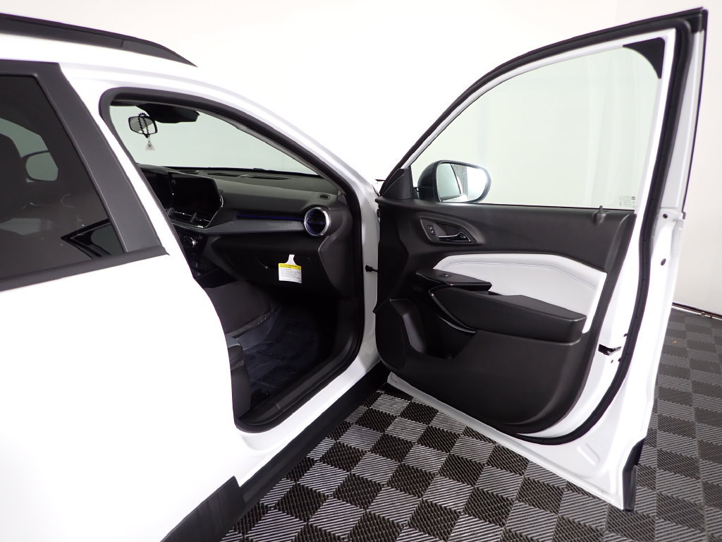 New 2026 Chevrolet Trax LT w/ Midnight Edition FWD image 34