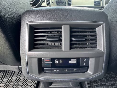 Used 2019 Volkswagen Atlas SE FWD image 24
