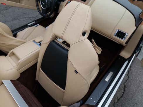 Used 2015 Aston Martin V8 Vantage S image 36