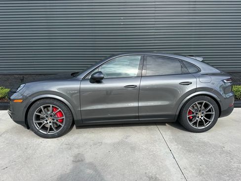 Certified 2026 Porsche Cayenne S AWD/4WD image 2