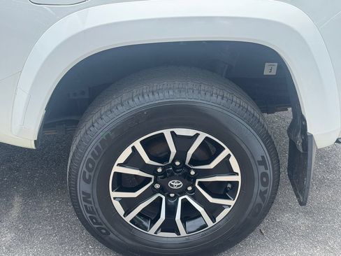 Used 2021 Toyota Tacoma TRD Sport AWD/4WD image 10