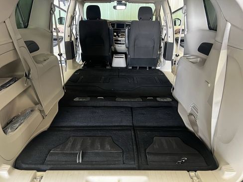 Used 2023 Chrysler Voyager LX image 16