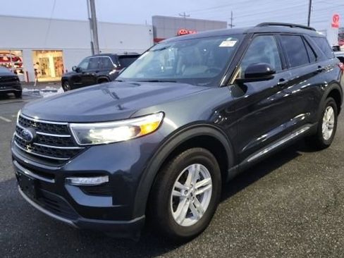 Used 2023 Ford Explorer XLT w/ Equipment Group 202A image 3