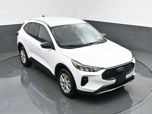 Used 2025 Ford Escape Active AWD/4WD image 18