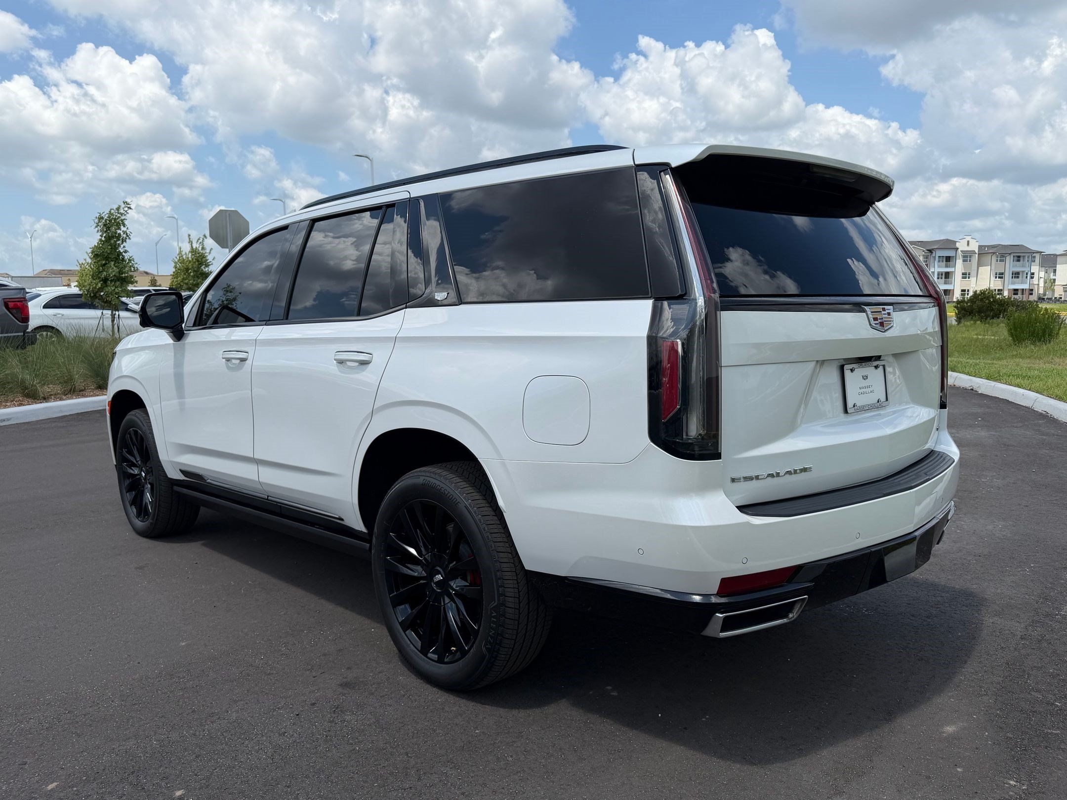 Certified 2024 Cadillac Escalade Premium Luxury w/ Performance Package AWD/4WD image 3