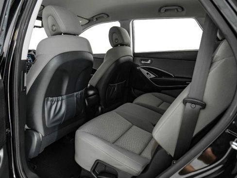 Used 2018 Hyundai Santa Fe SE image 32