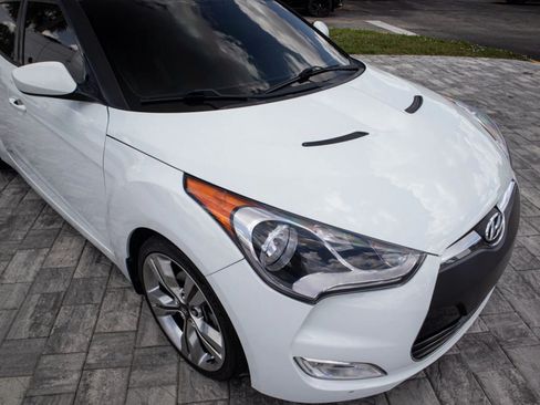 Used 2013 Hyundai Veloster w/ Style Pkg FWD image 9