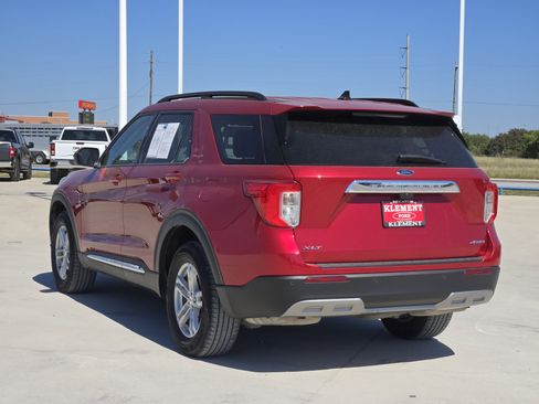 Used 2022 Ford Explorer XLT w/ Equipment Group 202A image 5
