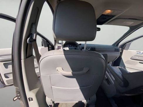 Used 2004 Ford Freestar Limited FWD image 32