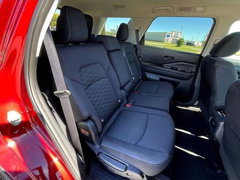 Used 2024 Nissan Pathfinder SV image 30