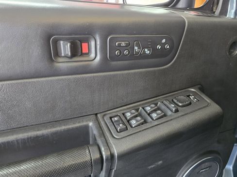 Used 2005 HUMMER H2 w/ Preferred Equipment Group image 25