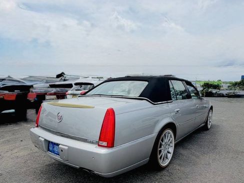 Used 2006 Cadillac DTS w/ Sun And Sound Package FWD image 7