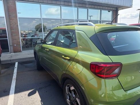 Used 2024 Hyundai Venue SEL FWD image 10