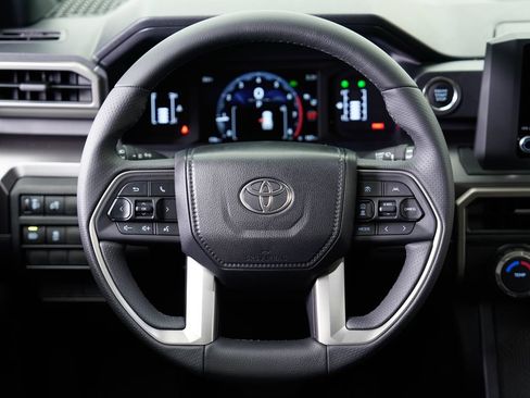 Used 2026 Toyota 4Runner SR5 AWD/4WD image 11