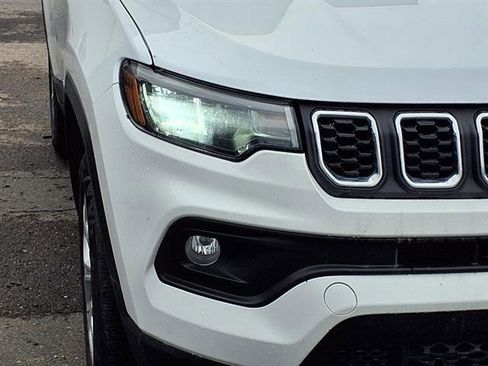 Used 2024 Jeep Compass Latitude AWD/4WD image 11