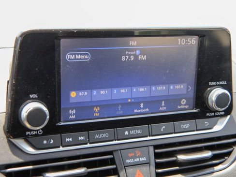 Used 2024 Nissan Altima 2.5 S FWD image 3