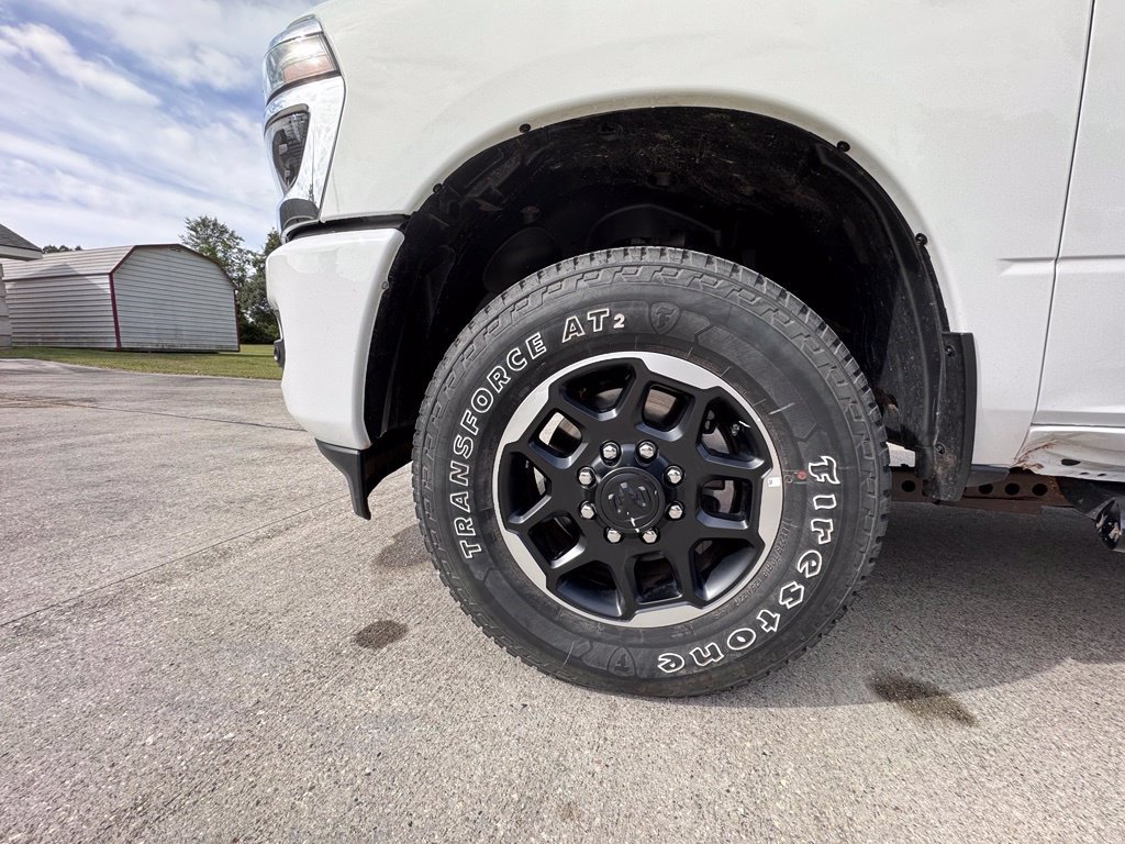 Used 2019 RAM 1500 Laramie AWD/4WD image 12