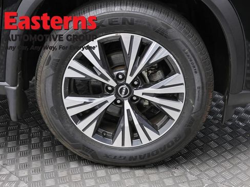 Used 2023 Nissan Rogue SV AWD/4WD image 32