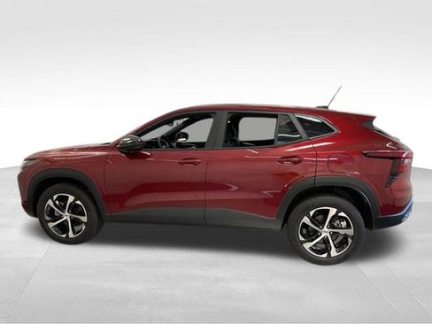 Used 2024 Chevrolet Trax RS w/ Driver Confidence Package FWD image 4