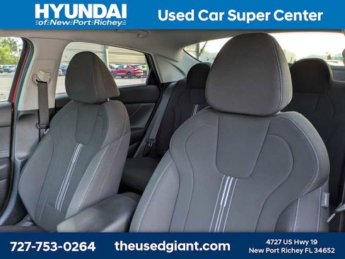 Used 2022 Hyundai Elantra SEL w/ Convenience Package image 7