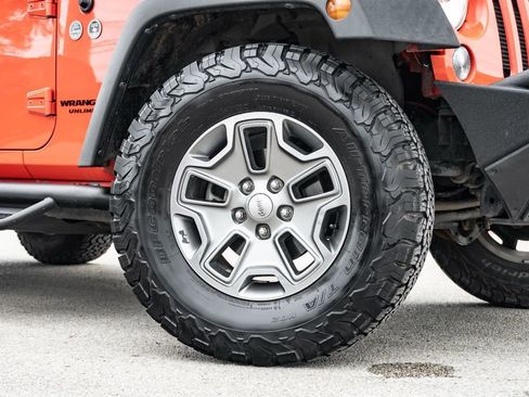 Used 2015 Jeep Wrangler Unlimited Rubicon w/ Connectivity Group AWD/4WD image 2