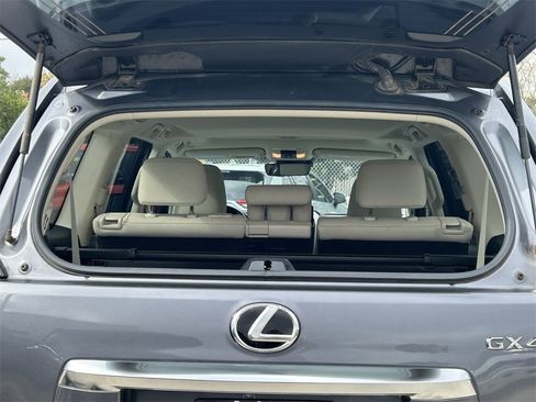 Used 2023 Lexus GX 460 Premium image 17