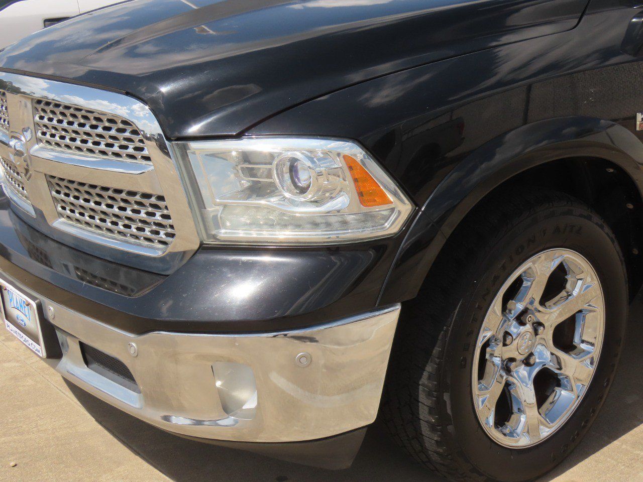 Used 2014 RAM 1500 Laramie w/ Convenience Group RWD image 3