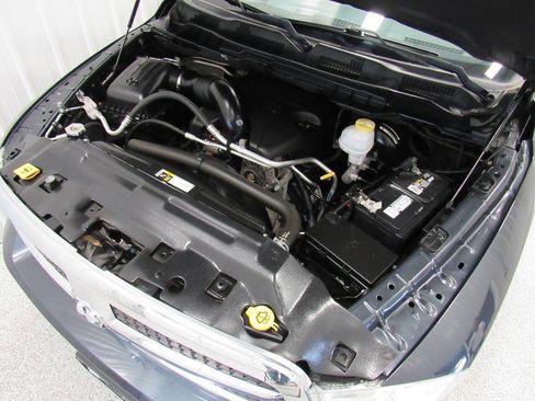 Used 2019 RAM 1500 Classic SLT AWD/4WD image 31