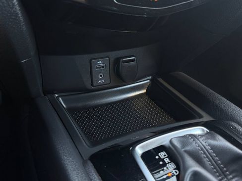 Used 2017 Nissan Rogue SV AWD/4WD image 26