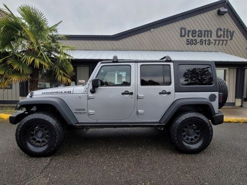 Used 2013 Jeep Wrangler Unlimited Sport image 3