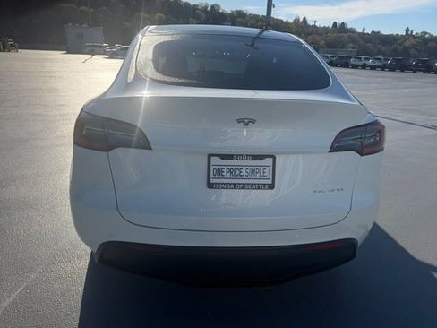 Used 2021 Tesla Model Y Long Range image 4