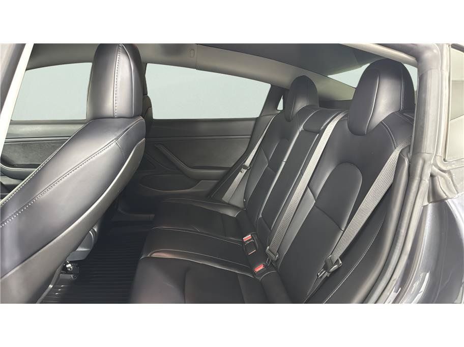 Used 2018 Tesla Model 3 Long Range RWD image 12