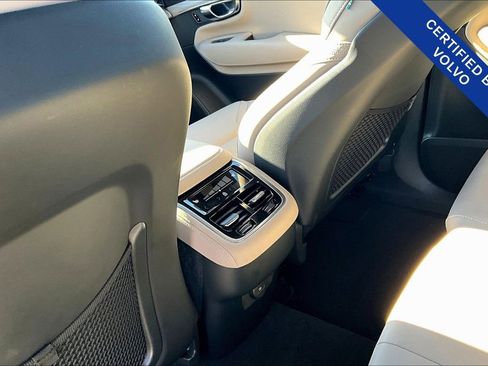 Certified 2025 Volvo XC90 B6 Plus image 31
