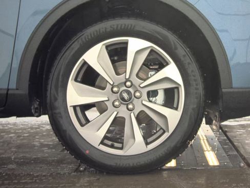 Used 2025 Ford Escape Platinum w/ Premium Technology Package image 10