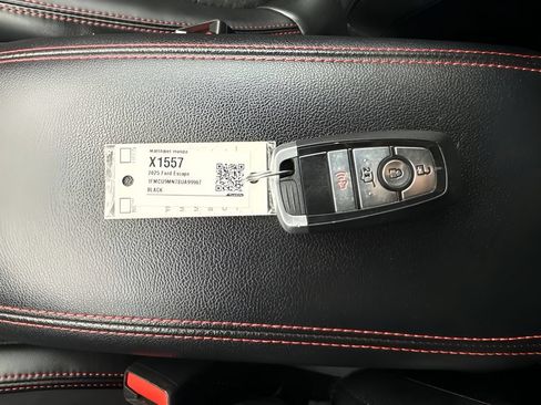 Used 2025 Ford Escape ST-Line AWD/4WD image 30