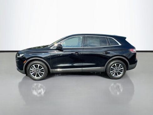 Used 2023 Lincoln Nautilus AWD image 4
