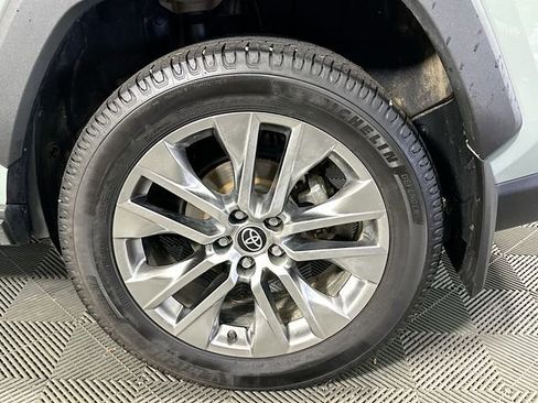 Used 2021 Toyota RAV4 XLE Premium image 33