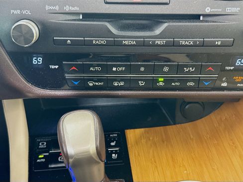Used 2017 Lexus RX 350 AWD w/ Premium Package image 18