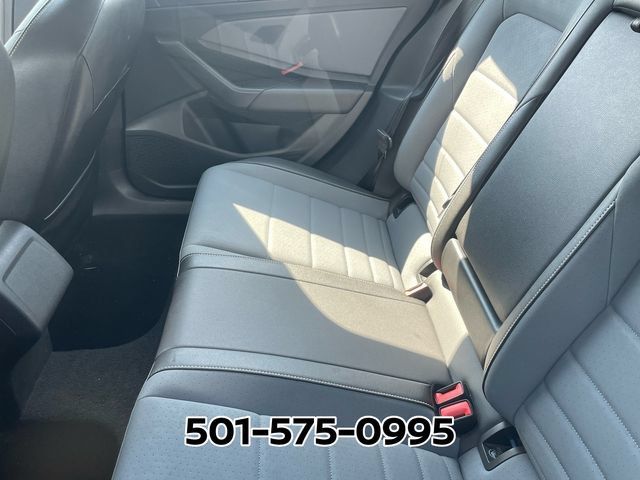 Used 2025 Volkswagen Jetta SE FWD image 10