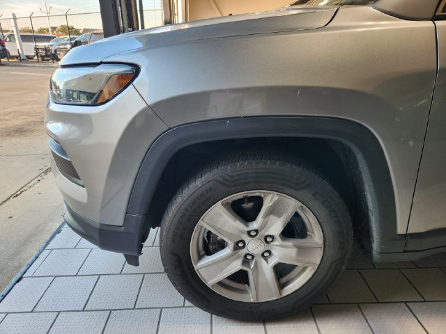 Used 2022 Jeep Compass Latitude w/ Convenience Group FWD image 5