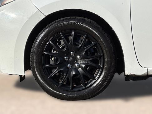 Used 2014 Toyota Corolla LE image 11