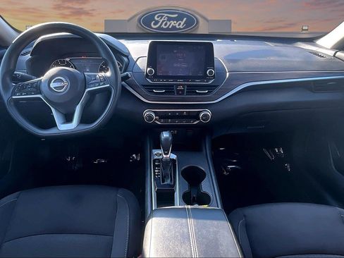 Used 2025 Nissan Altima 2.5 SV FWD image 16
