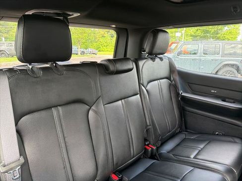Certified 2024 Jeep Wagoneer Series II AWD/4WD image 10